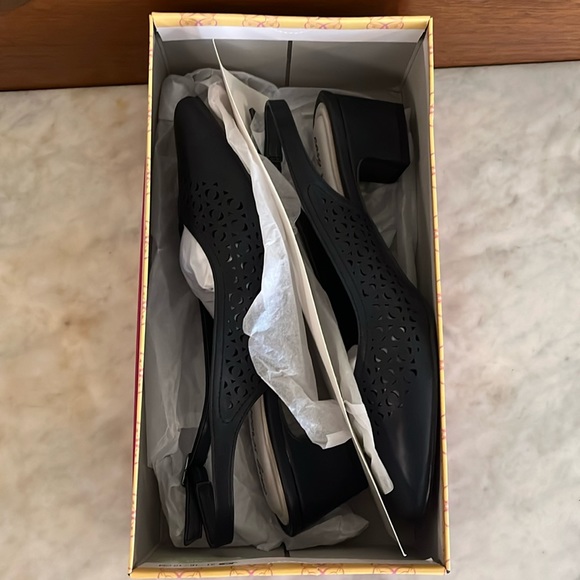 🆕 Easy Street-Navy Pumps-Size-9M - Picture 2 of 12